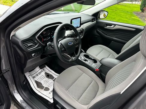 Used 2021 Ford Escape SE w/ SE Sport Appearance Package image 31