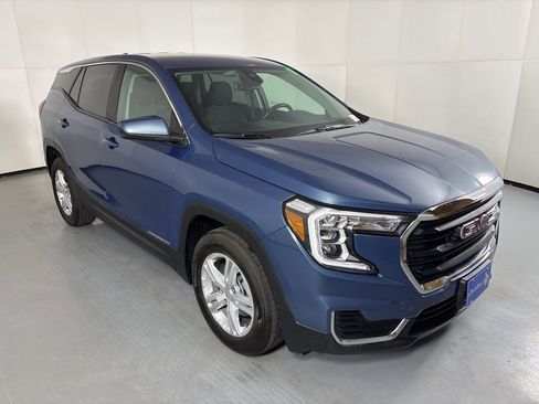 Used 2024 GMC Terrain SLE image 2