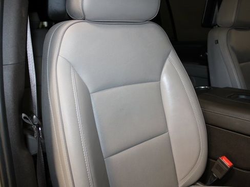 Used 2021 GMC Yukon XL SLT w/ SLT Premium Package image 39