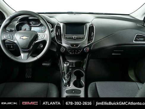 Used 2017 Chevrolet Cruze LT image 18
