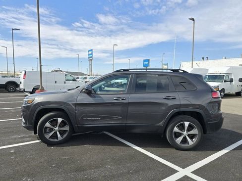 Used 2022 Jeep Cherokee Limited image 10