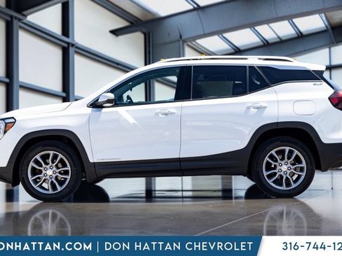 Used 2022 GMC Terrain SLT AWD/4WD image 2