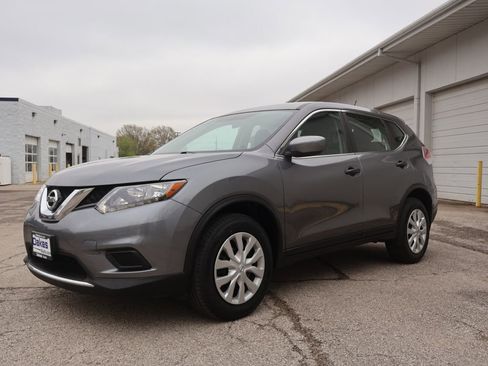 Used 2016 Nissan Rogue S AWD/4WD image 4