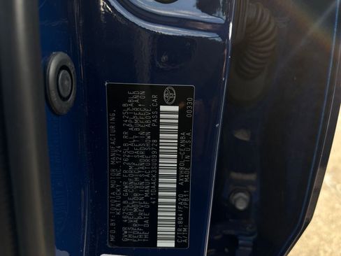 Used 2025 Toyota Camry LE image 33