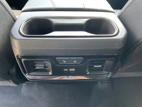 Certified 2025 GMC Sierra 1500 AT4 w/ Technology Package AWD/4WD image 19