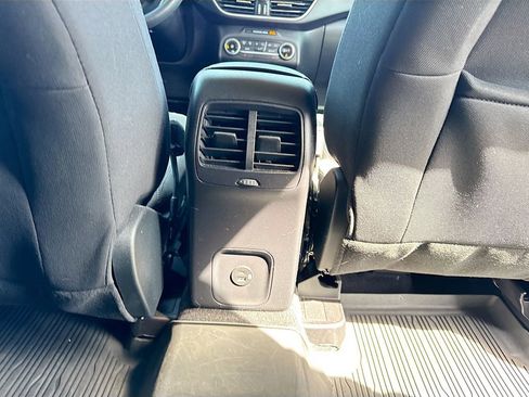 Used 2020 Ford Escape SE image 28