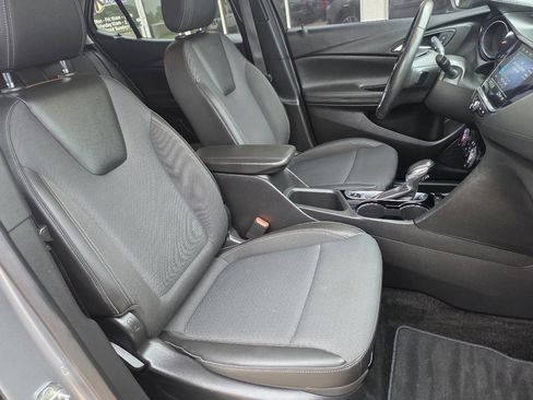 Used 2023 Buick Encore GX Preferred w/ Cold Weather Comfort Package FWD image 19