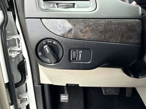 Used 2019 Dodge Grand Caravan SE w/ UConnect Hands-Free Group image 25