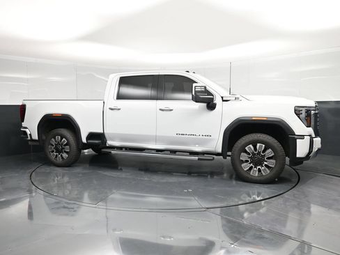 Used 2025 GMC Sierra 2500 Denali AWD/4WD image 5