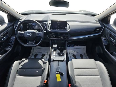 Used 2025 Nissan Rogue SV w/ SV Premium Package image 12