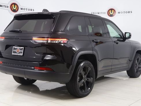 Used 2024 Jeep Grand Cherokee Altitude AWD/4WD image 3