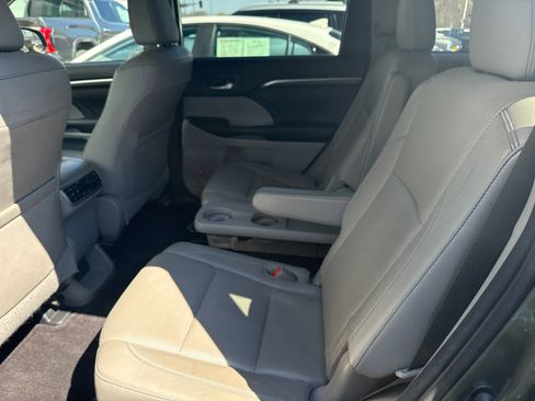 Used 2016 Toyota Highlander Limited Platinum image 6