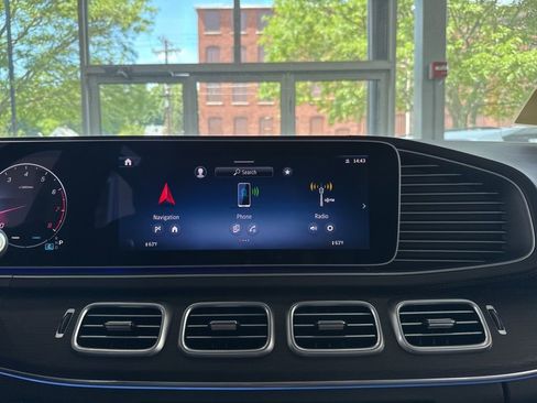 Certified 2025 Mercedes-Benz GLS 450 4MATIC image 17