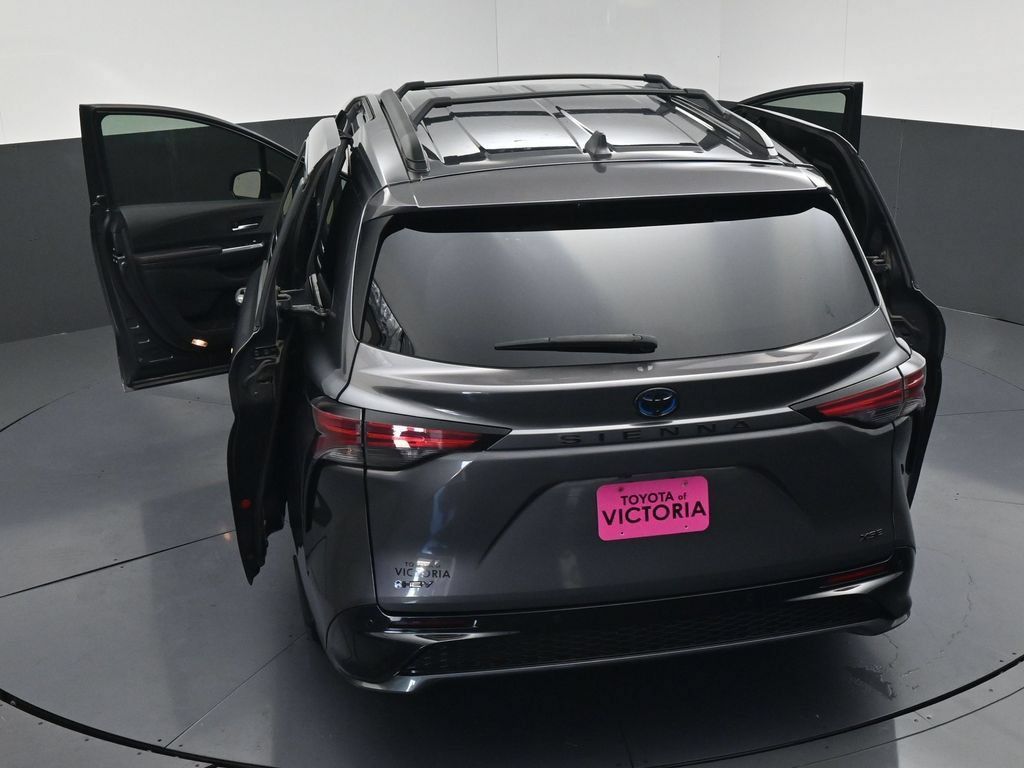 Used 2025 Toyota Sienna XSE w/ XSE Plus Package FWD image 22