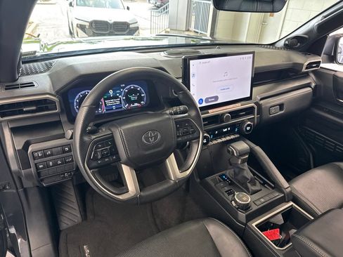 Used 2025 Toyota 4Runner Limited AWD/4WD image 17