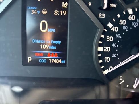 Used 2022 Toyota Tundra SR5 w/ SR5 Premium Package image 18