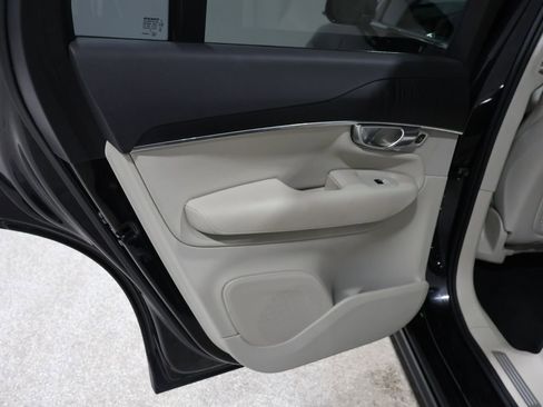 Used 2020 Volvo XC90 T6 Momentum image 17