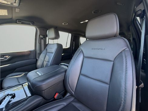Used 2025 GMC Yukon XL Denali AWD/4WD image 10