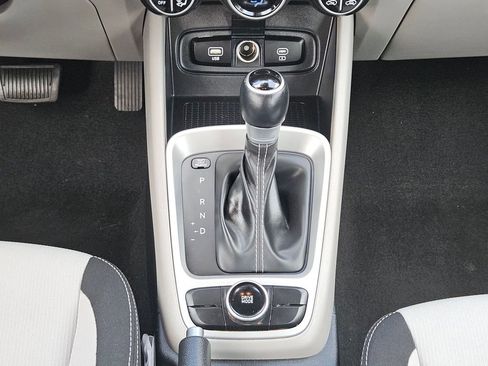 Used 2025 Hyundai Venue SEL FWD image 22