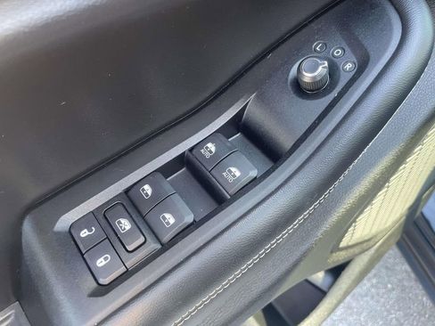 Used 2023 Jeep Grand Cherokee Limited AWD/4WD image 14
