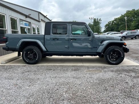Used 2024 Jeep Gladiator Sport AWD/4WD image 9