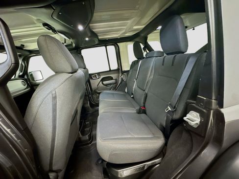 Used 2025 Jeep Wrangler Willys image 28