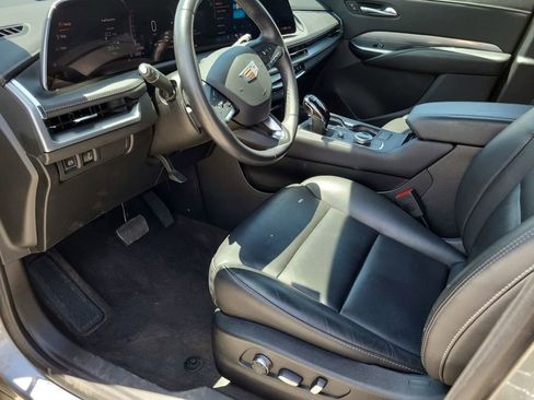 Used 2024 Cadillac XT4 Premium Luxury image 13