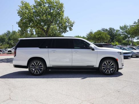 Used 2022 Cadillac Escalade ESV Sport Platinum w/ LPO, Floor Liner Package AWD/4WD image 5