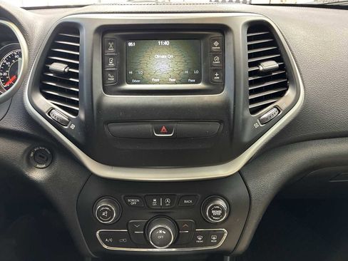 Used 2015 Jeep Cherokee Latitude w/ Cold Weather Group image 16