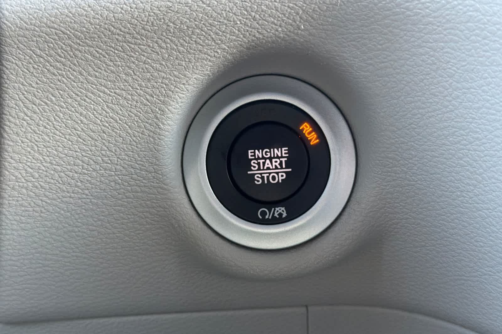 Used 2024 Chrysler Pacifica Touring-L FWD image 24