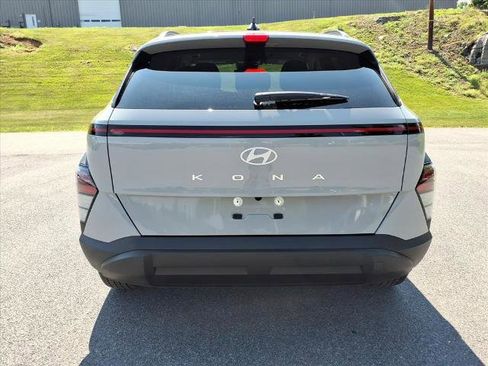 Used 2025 Hyundai Kona SEL FWD image 3