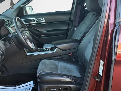 Used 2015 Ford Explorer XLT w/ Equipment Group 202B AWD/4WD image 12