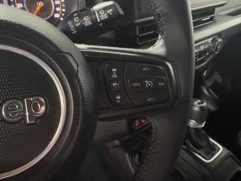 Used 2025 Jeep Wrangler Unlimited Sport AWD/4WD image 7