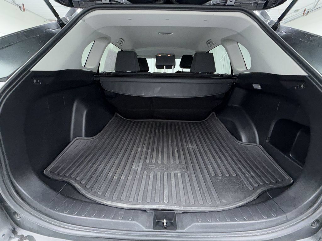 Used 2020 Toyota RAV4 LE w/ All Weather Liner Package AWD/4WD image 16