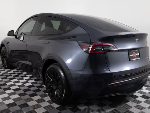 Used 2024 Tesla Model Y Long Range AWD/4WD image 5