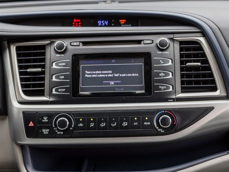 Used 2017 Toyota Highlander LE AWD/4WD image 18