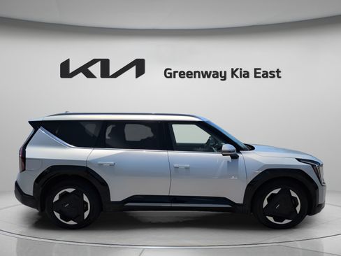 Certified 2024 Kia EV9 Land AWD/4WD image 5