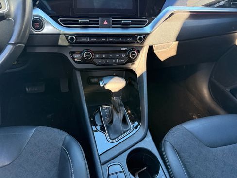 Used 2020 Kia Niro Touring image 11