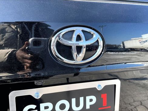 Used 2022 Toyota Highlander LE FWD image 29