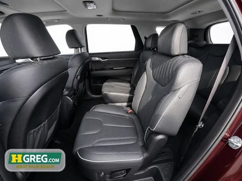 Used 2024 Hyundai Palisade Limited FWD image 11