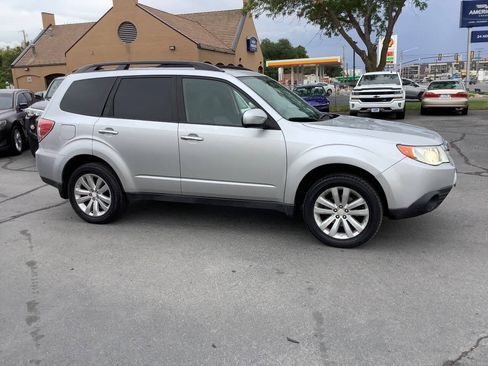 Used 2011 Subaru Forester 2.5X Limited AWD/4WD image 9