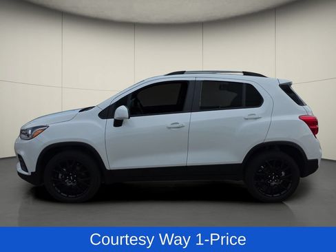 Used 2022 Chevrolet Trax LT w/ Driver Confidence Package AWD/4WD image 5