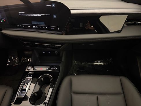 Used 2025 Audi A6 e-tron Premium w/ Ultra Package RWD image 27