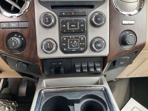 Used 2014 Ford F250 Lariat w/ Lariat Interior Package image 17