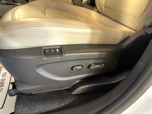 Used 2019 Buick Encore Essence w/ Experience Buick Package image 13