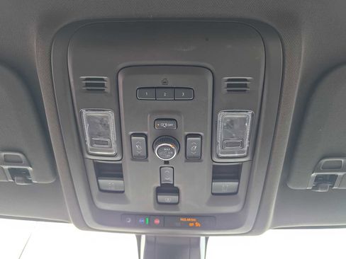 Used 2021 GMC Yukon XL SLT w/ SLT Premium Package image 26