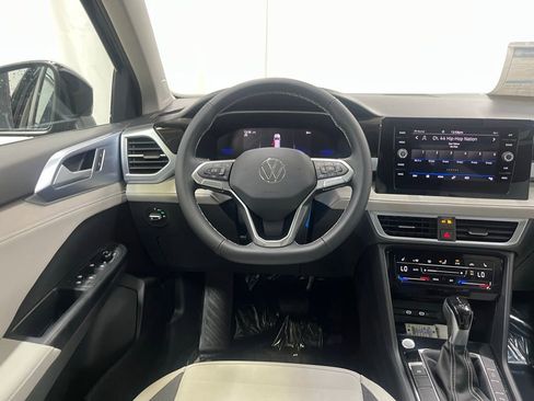 New 2025 Volkswagen Taos SE image 19