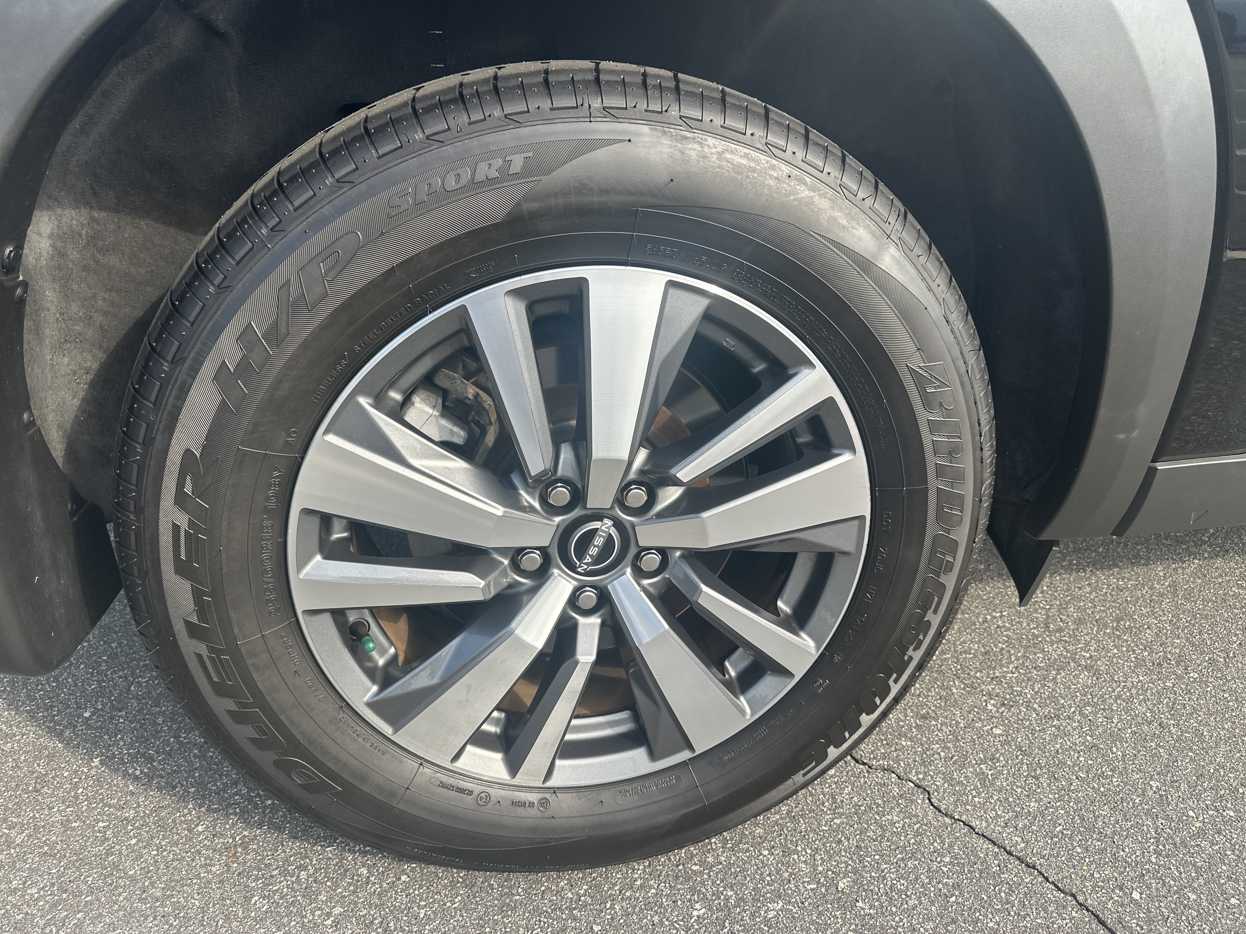 Certified 2024 Nissan Pathfinder SL w/ Black Appearance Package FWD image 11