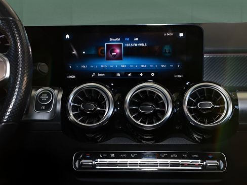 Used 2023 Mercedes-Benz GLB 250 4MATIC image 17
