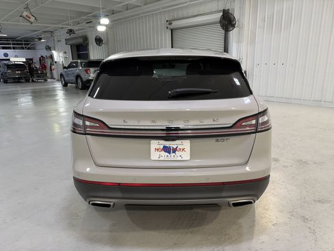 Used 2020 Lincoln Nautilus Reserve image 4